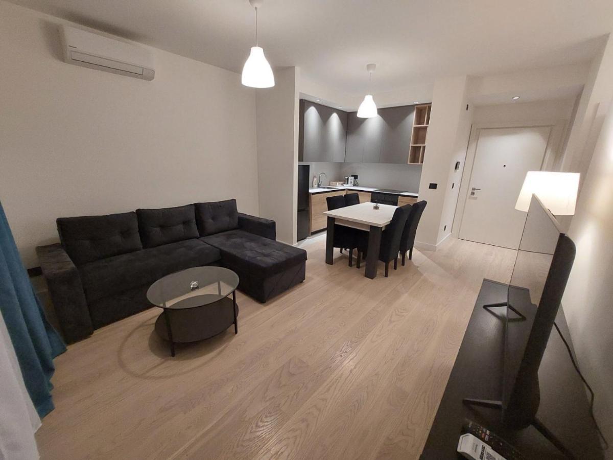 Apartman Irma Sajmiste Exteriör bild